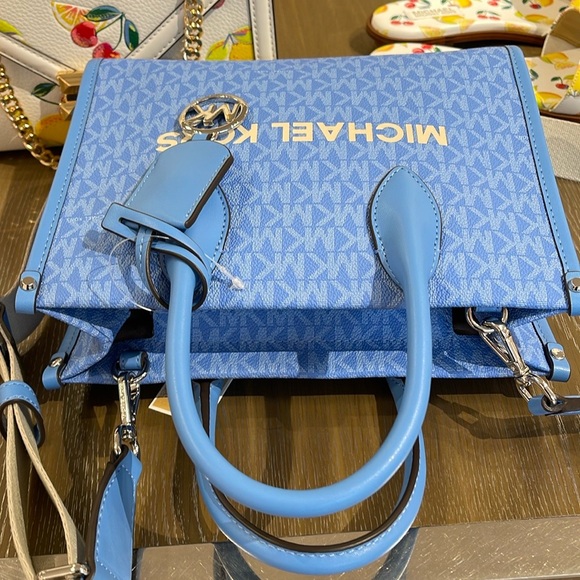 Michael Kors Mirella Small Shopper Top Zip Signature Logo Crossbody XBODY MK
NWT - Picture 7 of 16